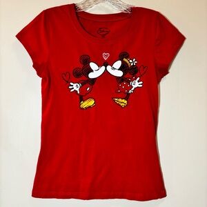 Disney Mickey Minnie Kissing t-shirt